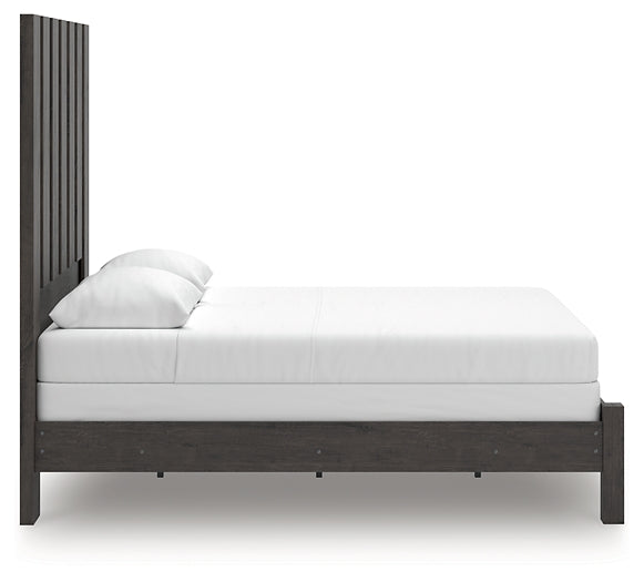 Fraluna Queen Panel Bed